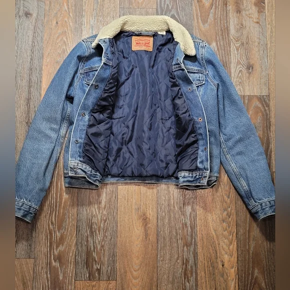 Levi Womens Large Denim JeanTrucker Jacket Quilted Lining Fur Collar Snap Button - Picture 2 of 4